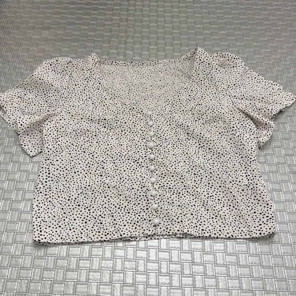 SHEIN Black White Polka Dot Crop Blouse Size 4 Short Sleeve V-Neck